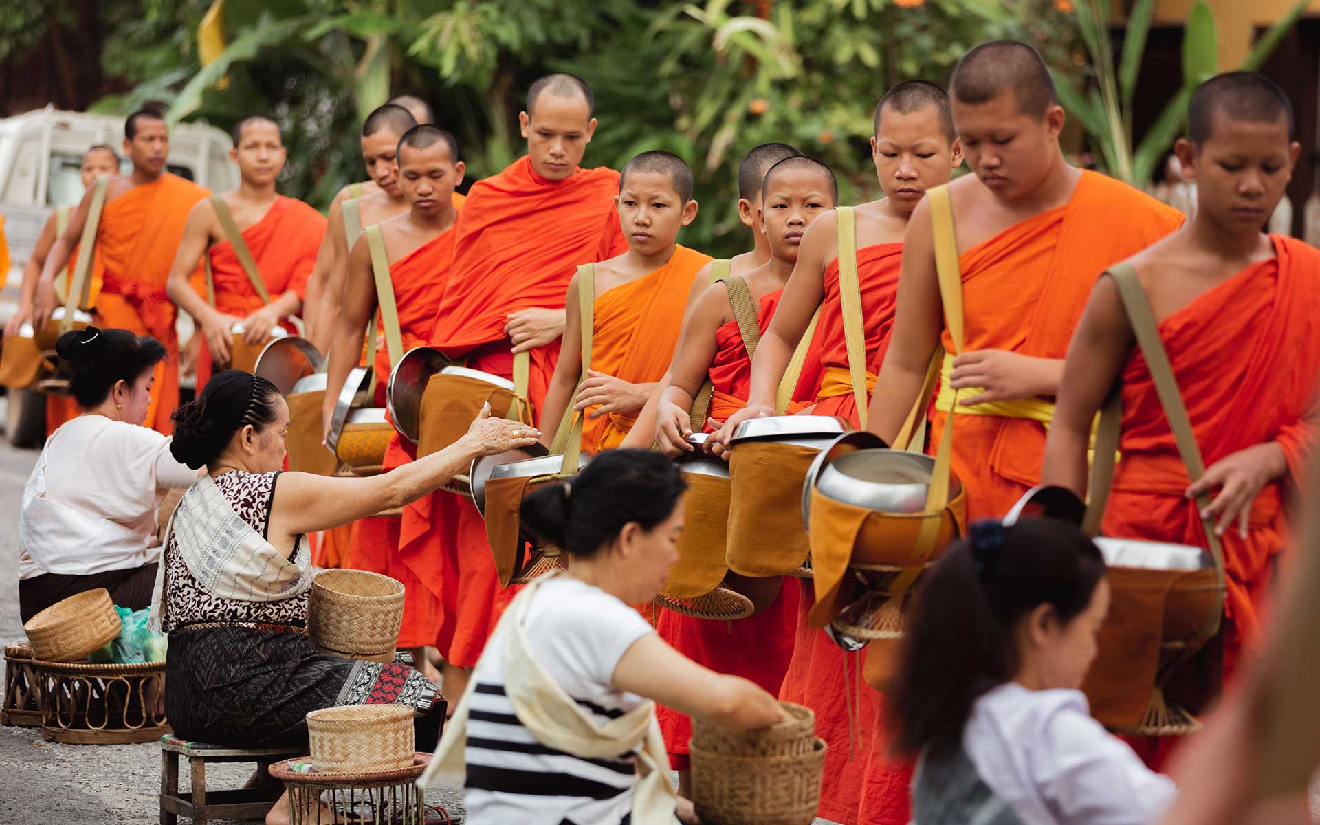 Why Do People Give Food To Monks In Thailand alms Giving Thai why-do-people-give-food-to-monks-in-thailand-alms-giving-thai